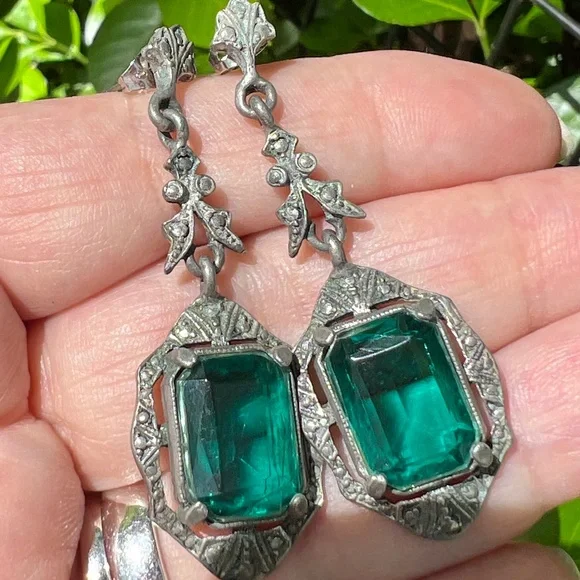 VINTAGE ART DECO STYLE EMERALD GREEN COLOR PASTE DANGLE DROP LONG EARRINGS